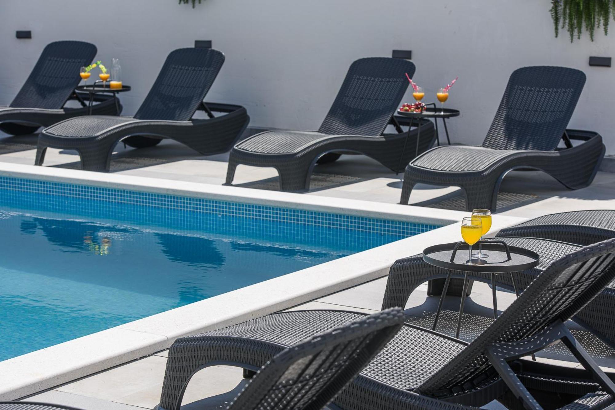 Villa Barbara & Zoran With Free Parking And Heated Swimming Pool Seget Vranjica Ngoại thất bức ảnh